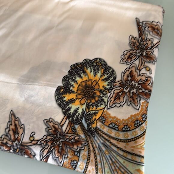 White and Gold Scarf S46 - Picture 3 of 4